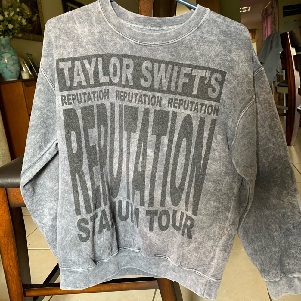 taylor swift reputation tour crewneck